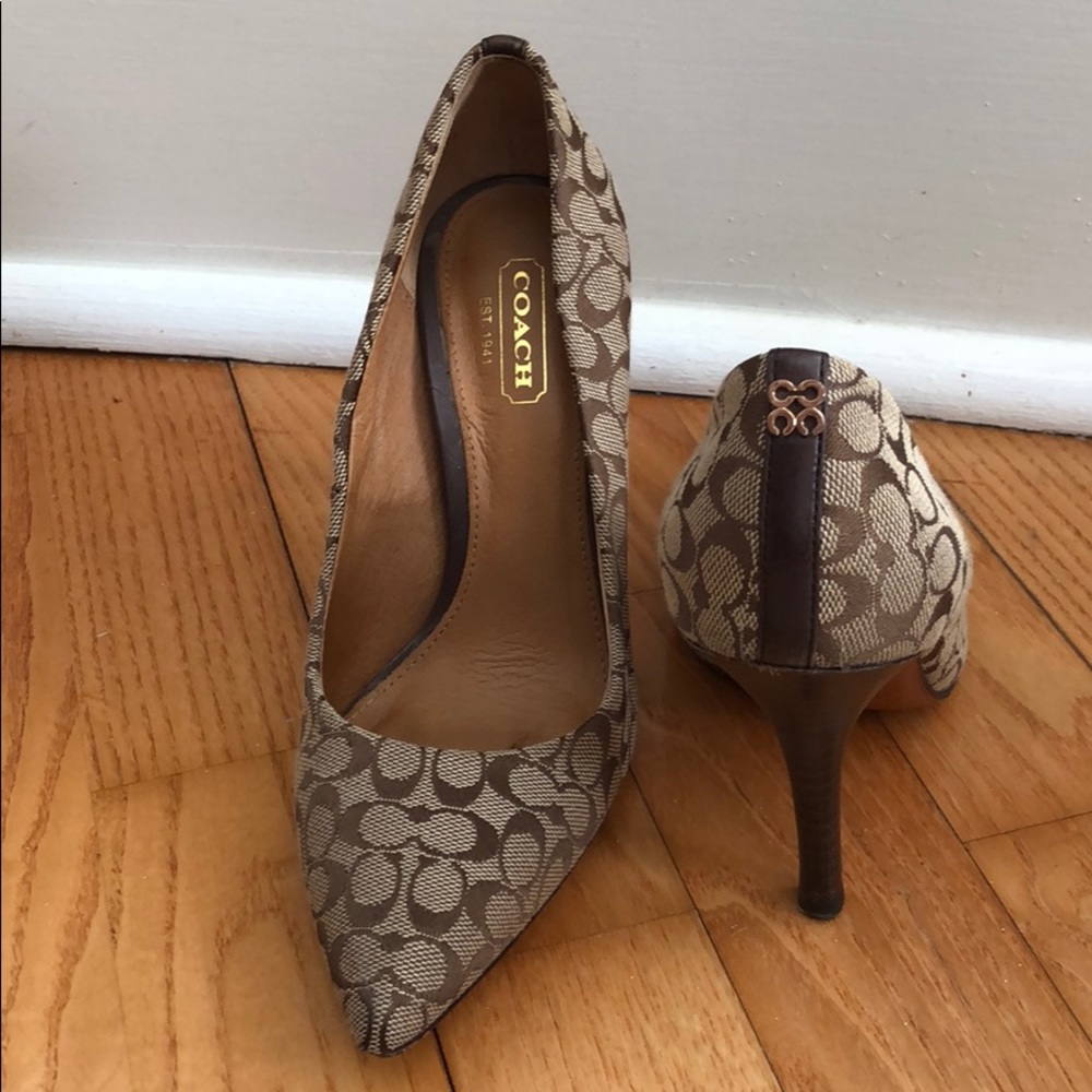 Stunning Coach pumps